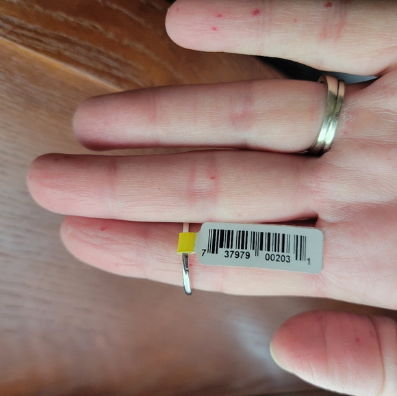 NWT size 8 cubic zirconia infinity stainless ring - Picture 6 of 6